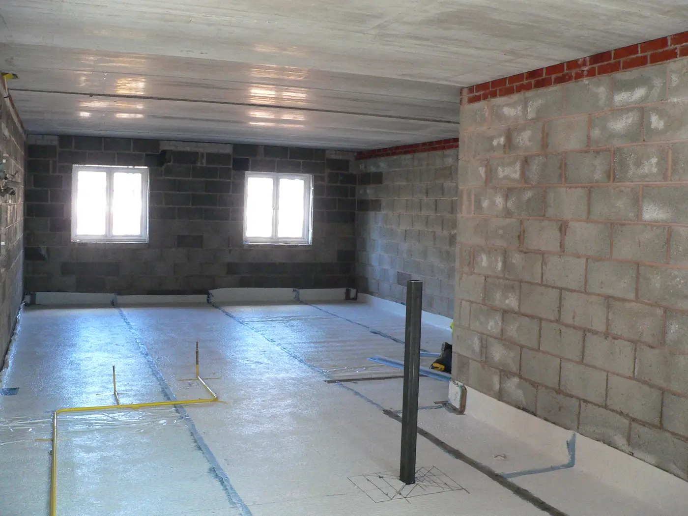 The acoustic build-up before the screed
