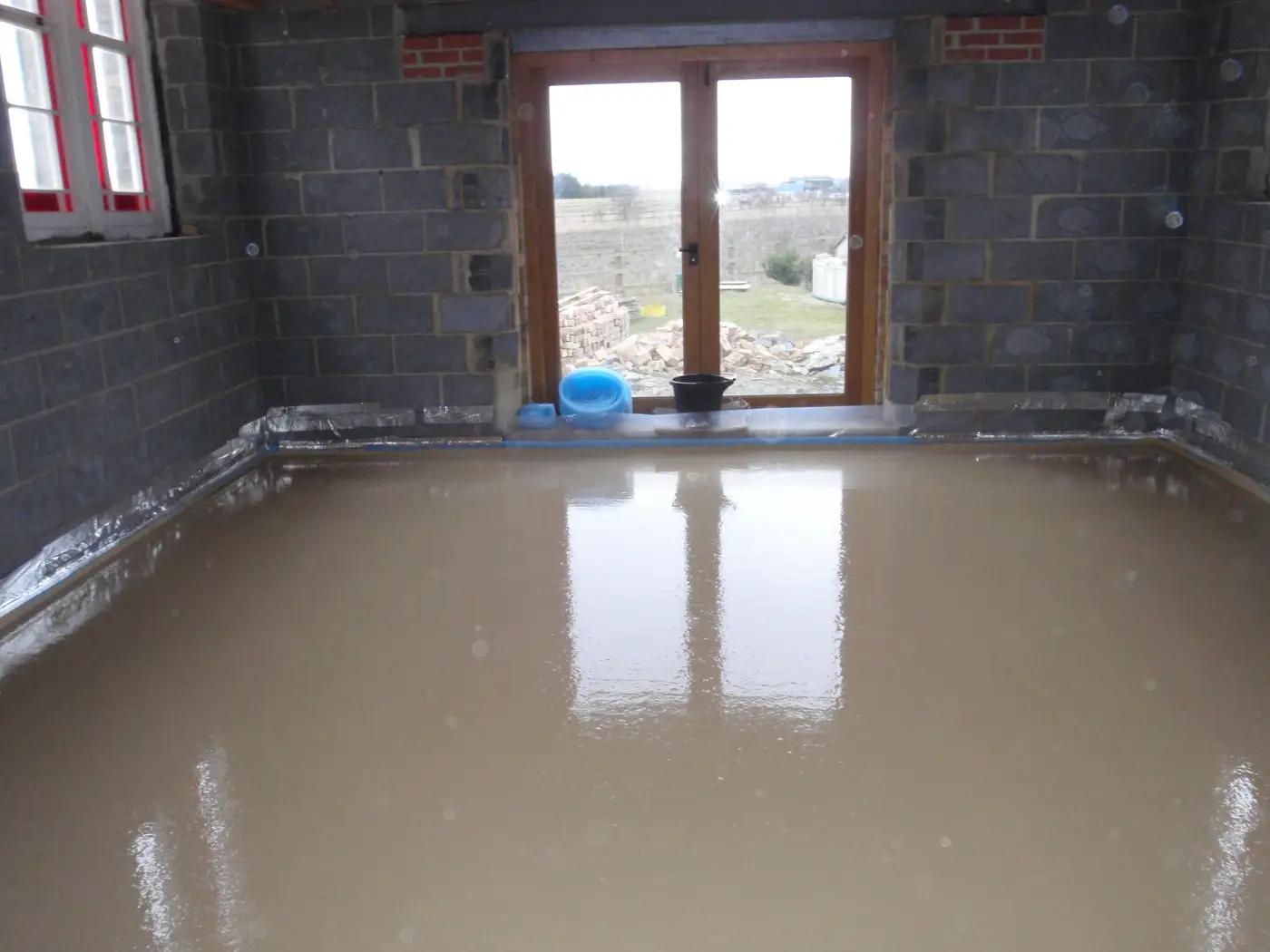 Floor screeding