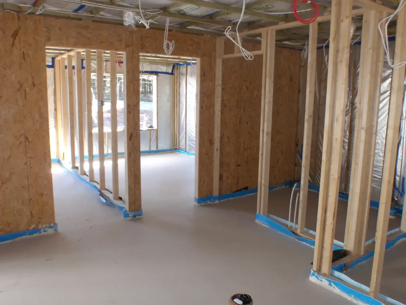 Screed laid between the timber-frame partitions