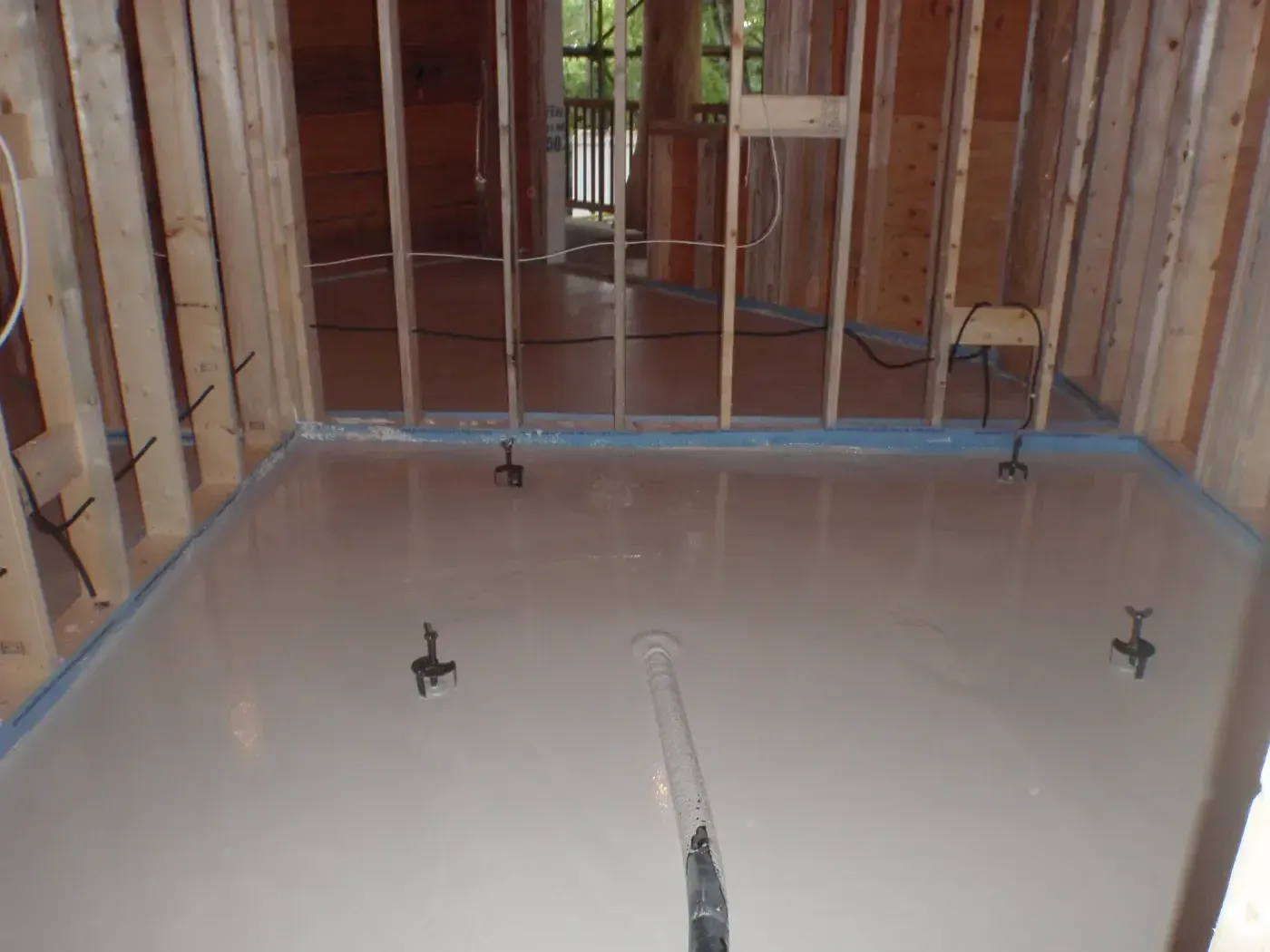 The finished screed inside the lodge