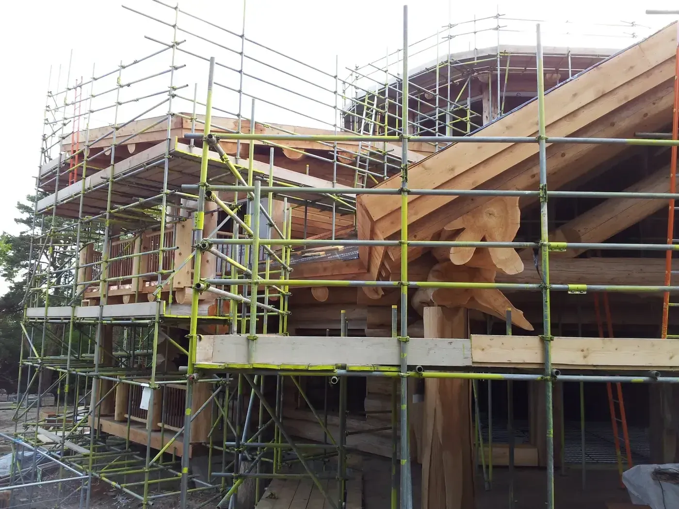 The lodge under scaffold