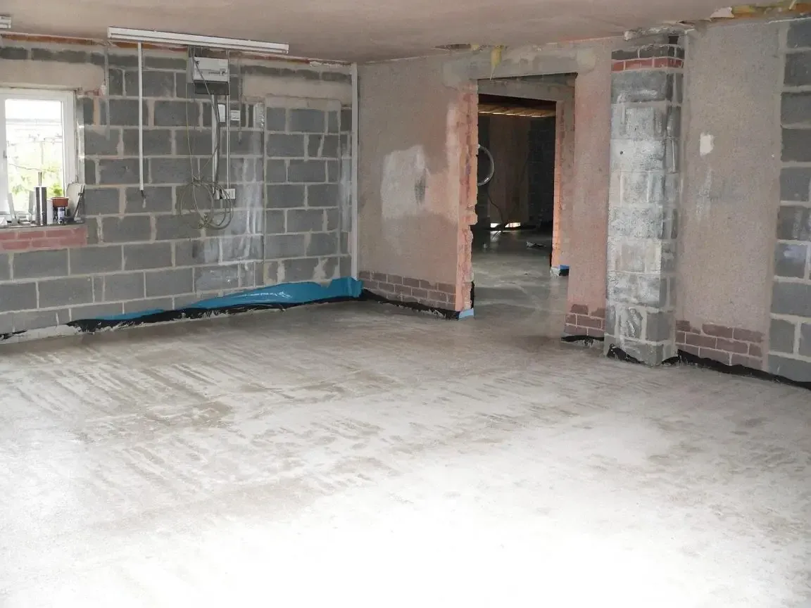 Flowing concrete floor in a renovated farmhouse at Ruddington